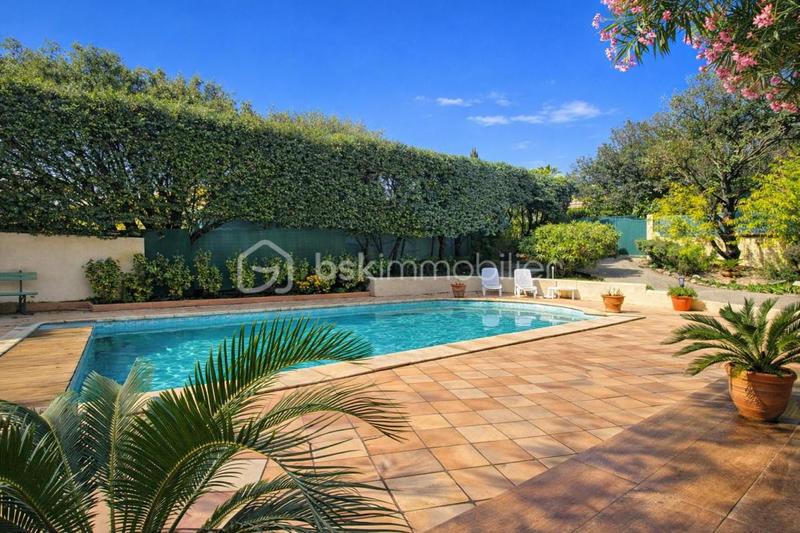 Propriété - 182 m² - 8 pièces