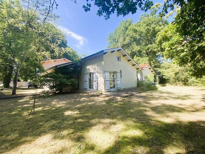 Maison - 209 m² - 6 pièces