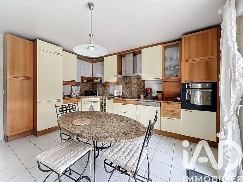 Maison - 250 m² - 8 pièces