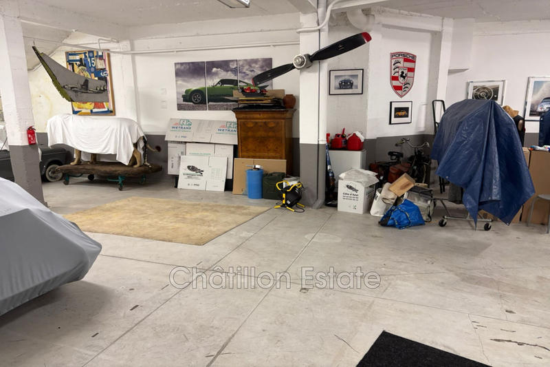 Parking / Garage - 201 m²