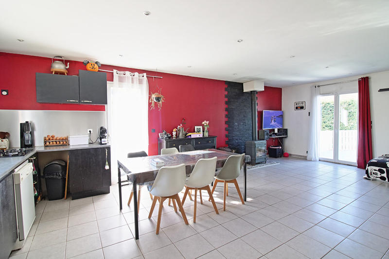 Maison - 95 m² - 5 pièces