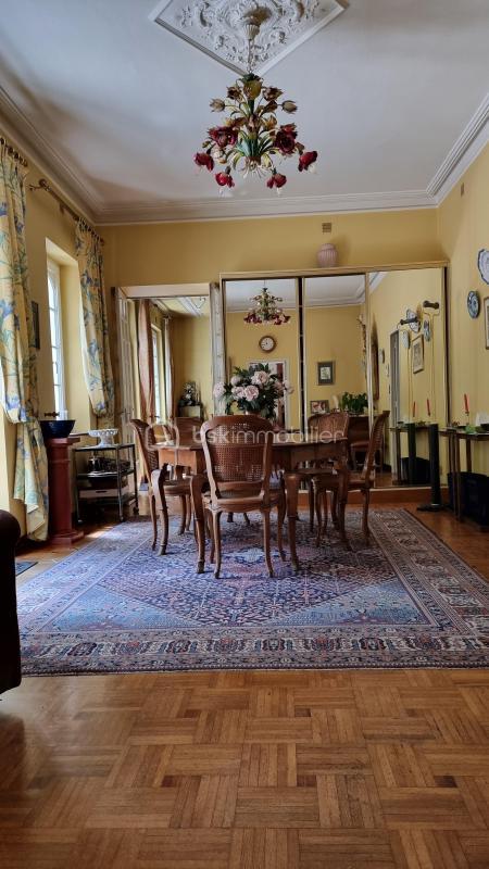 Maison - 214 m² - 7 pièces