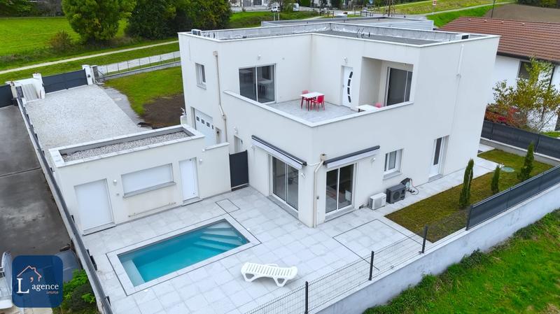 Villa - 228 m² - 8 pièces