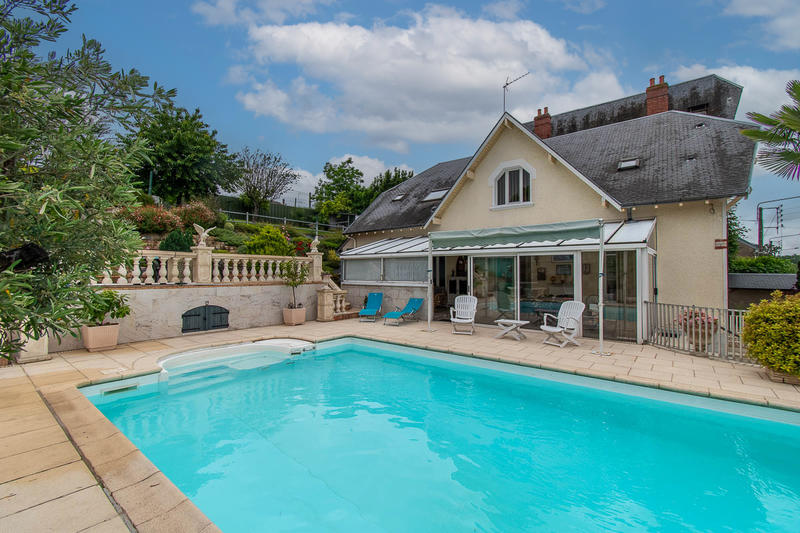 Maison - 245 m² - 8 pièces