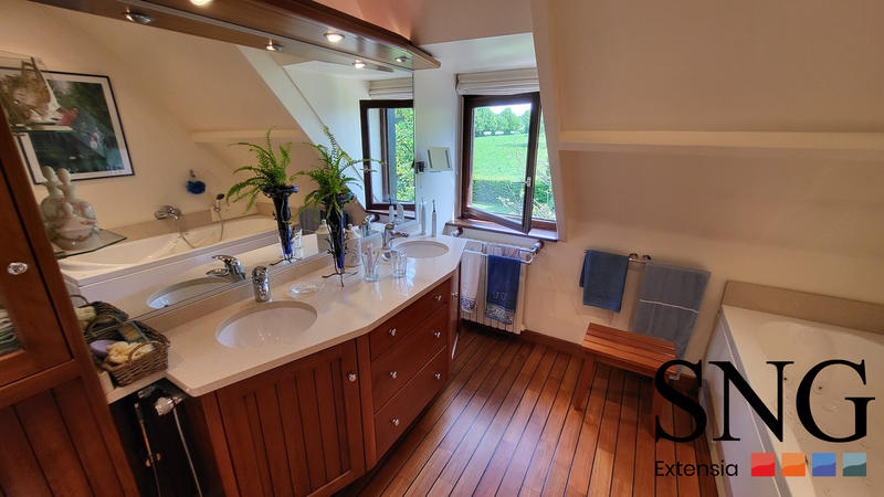 Maison - 185 m² - 7 pièces