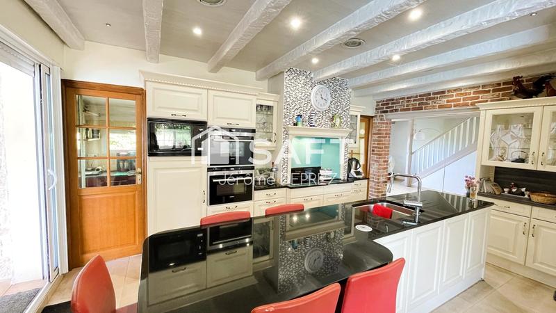 Maison - 244 m² - 11 pièces