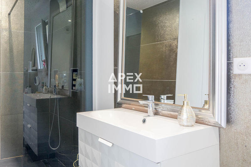 Maison - 200 m² - 6 pièces