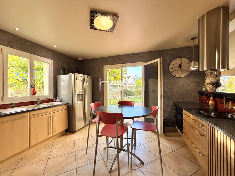 Maison - 230 m² - 6 pièces