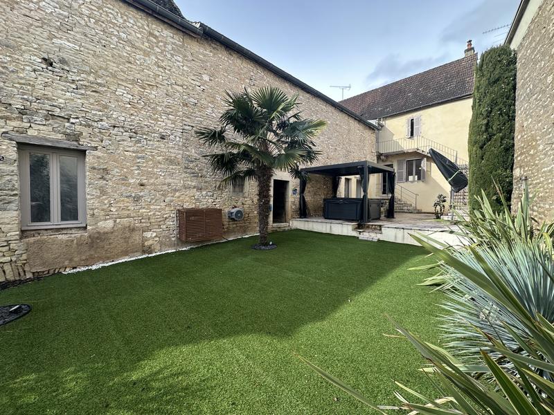 Maison - 270 m² - 8 pièces