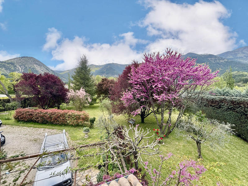 Maison - 204 m² - 8 pièces