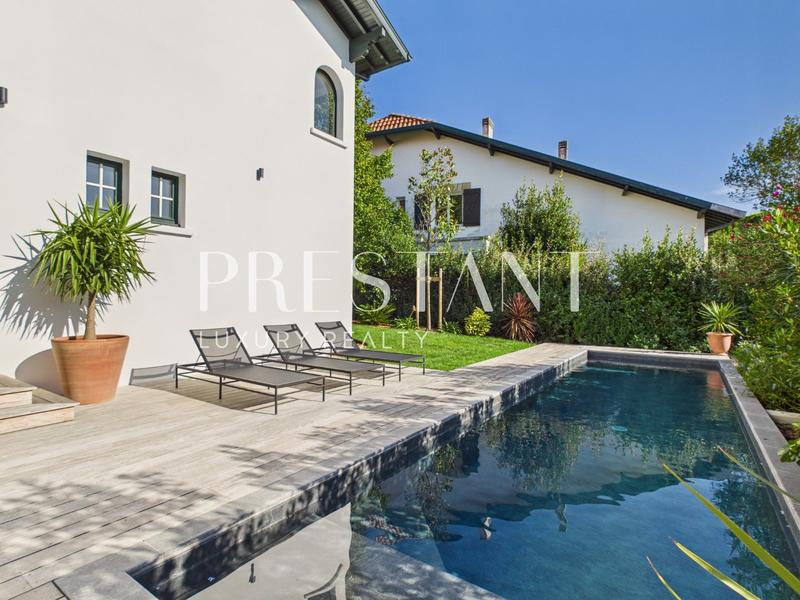 Maison - 290 m² - 8 pièces