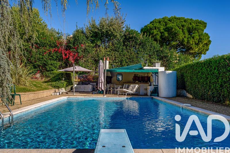 Maison - 234 m² - 7 pièces