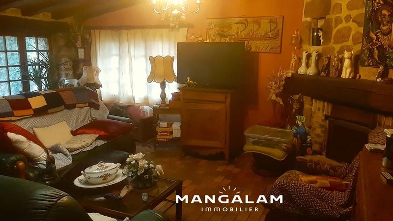 Maison traditionnelle - 196 m² - 8 pièces