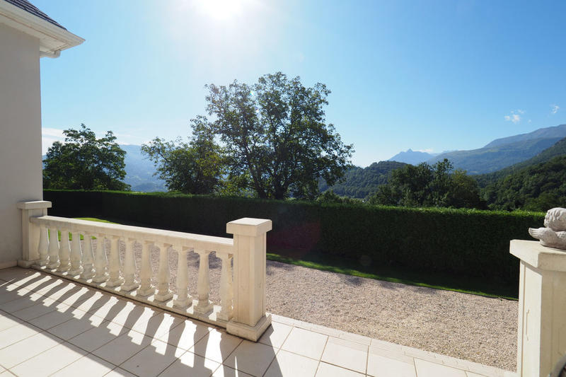 Propriété - 350 m² - 11 pièces