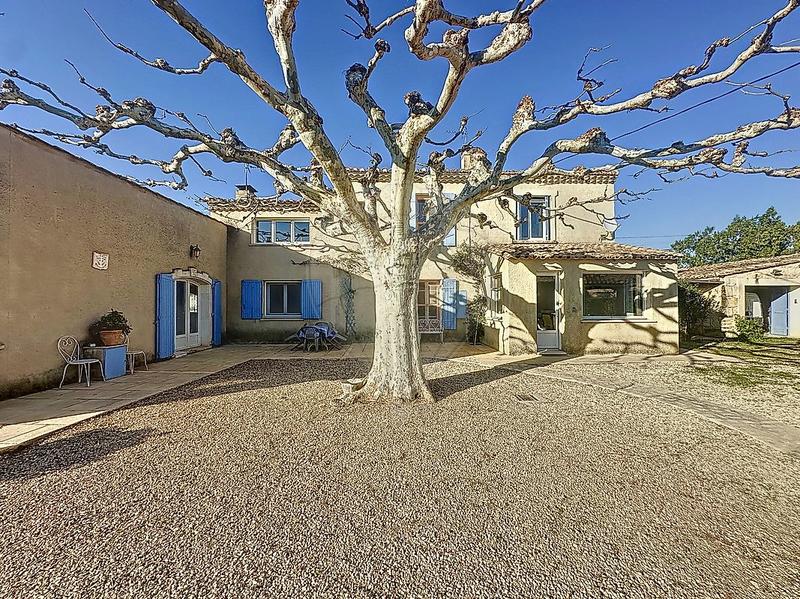 Mas - 300 m² - 12 pièces