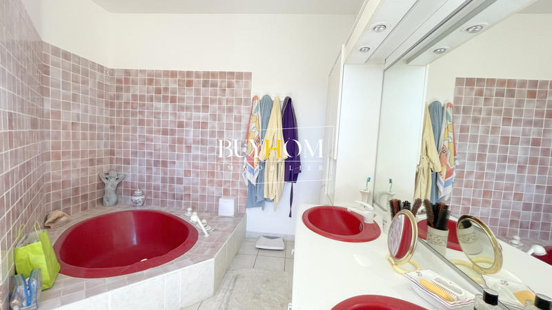 Maison - 304 m² - 8 pièces