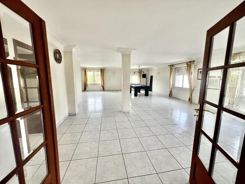 Villa - 280 m² - 9 pièces