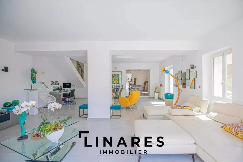 Villa - 320 m² - 5 pièces