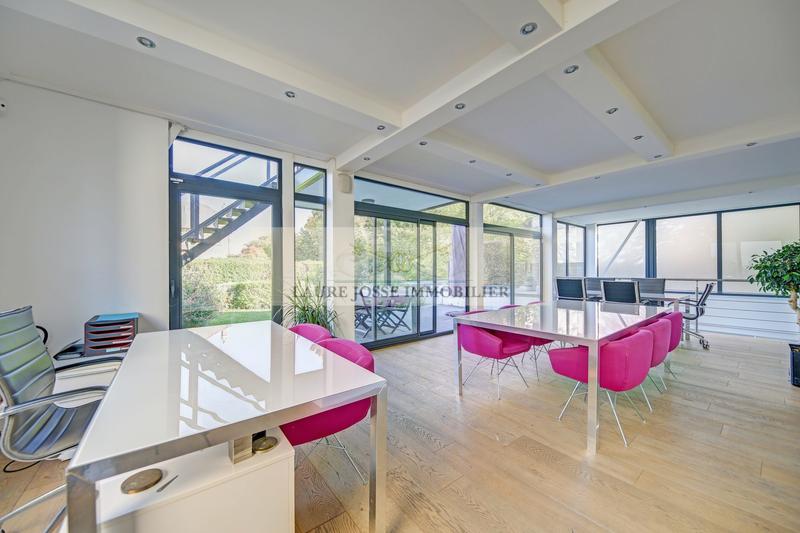Maison contemporaine - 366 m² - 12 pièces