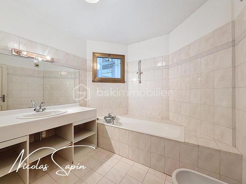 Appartement - 84 m² - 3 pièces