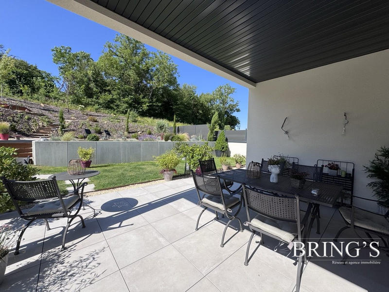 Maison - 222 m² - 7 pièces