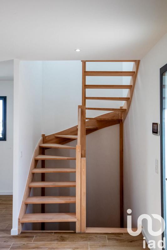 Maison - 180 m² - 6 pièces