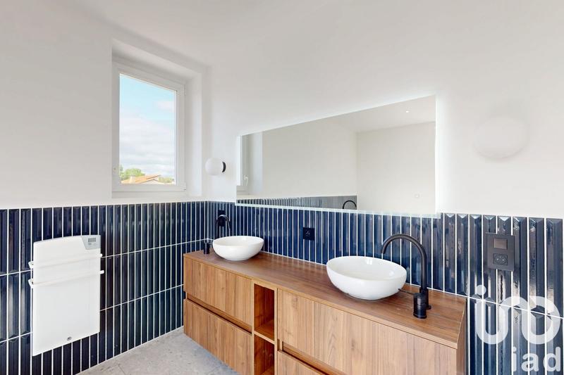 Maison - 256 m² - 9 pièces