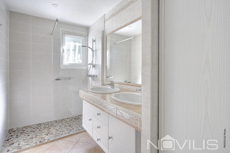 Villa - 137 m² - 6 pièces