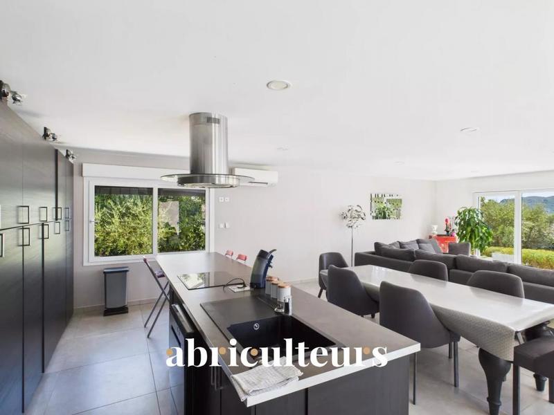 Maison - 186 m² - 4 pièces