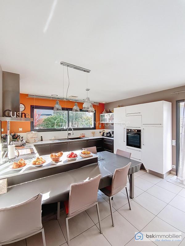 Maison traditionnelle - 145 m² - 5 pièces