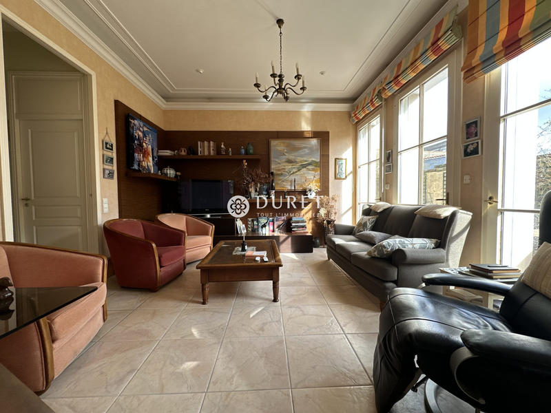 Maison - 220 m² - 9 pièces