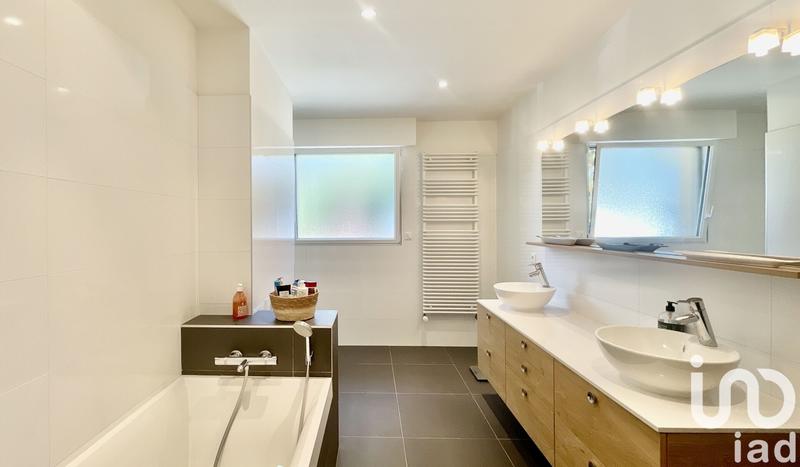 Maison - 246 m² - 8 pièces