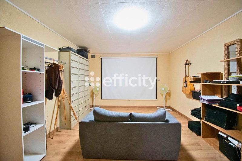 Maison - 201 m² - 9 pièces