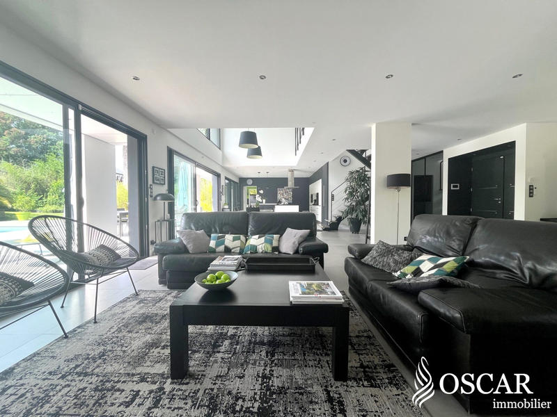 Maison contemporaine - 262 m² - 12 pièces