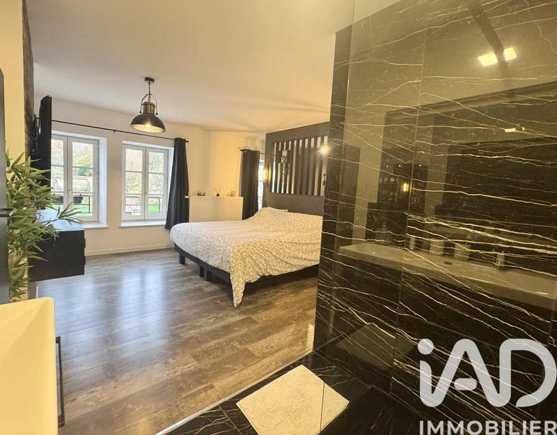 Maison - 223 m² - 7 pièces