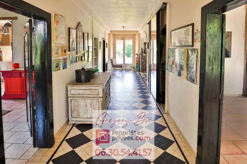 Propriété - 241 m² - 7 pièces