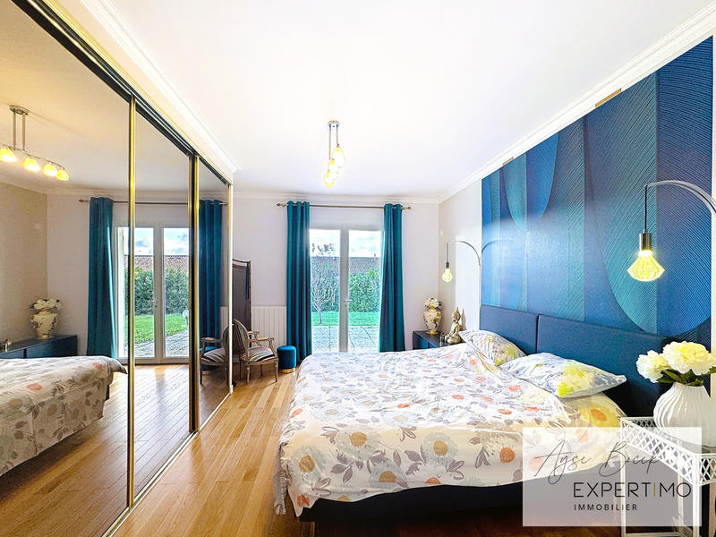 Maison - 240 m² - 10 pièces