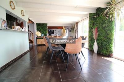 Maison - 140 m² - 5 pièces