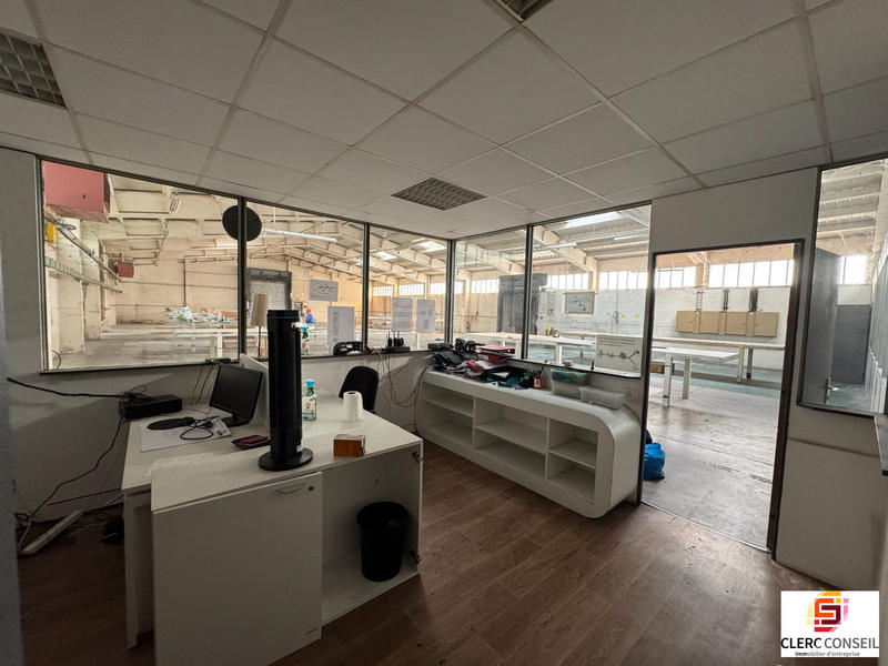Local d'activités - 1 700 m²