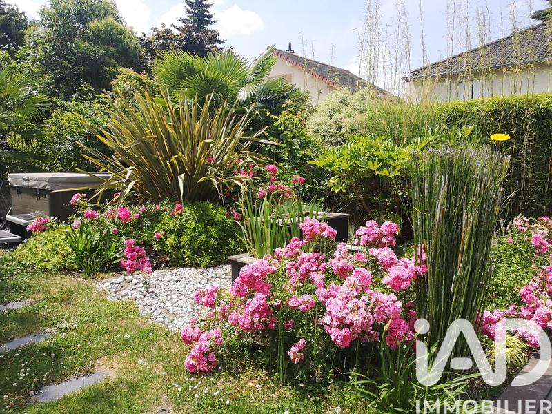 Maison - 250 m² - 8 pièces