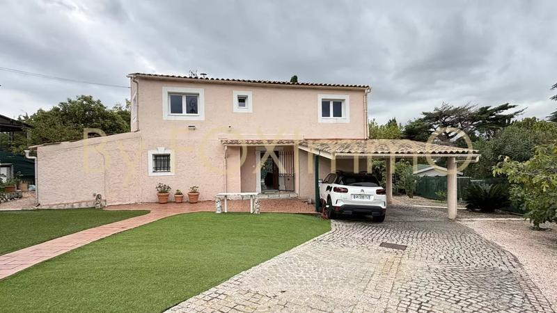 Maison - 230 m² - 6 pièces