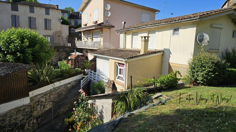 Maison - 313 m² - 13 pièces