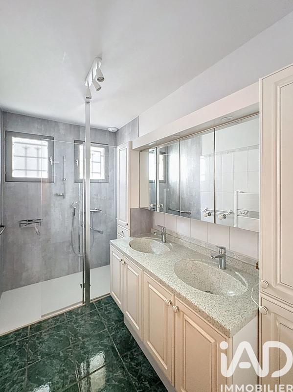 Maison - 140 m² - 10 pièces