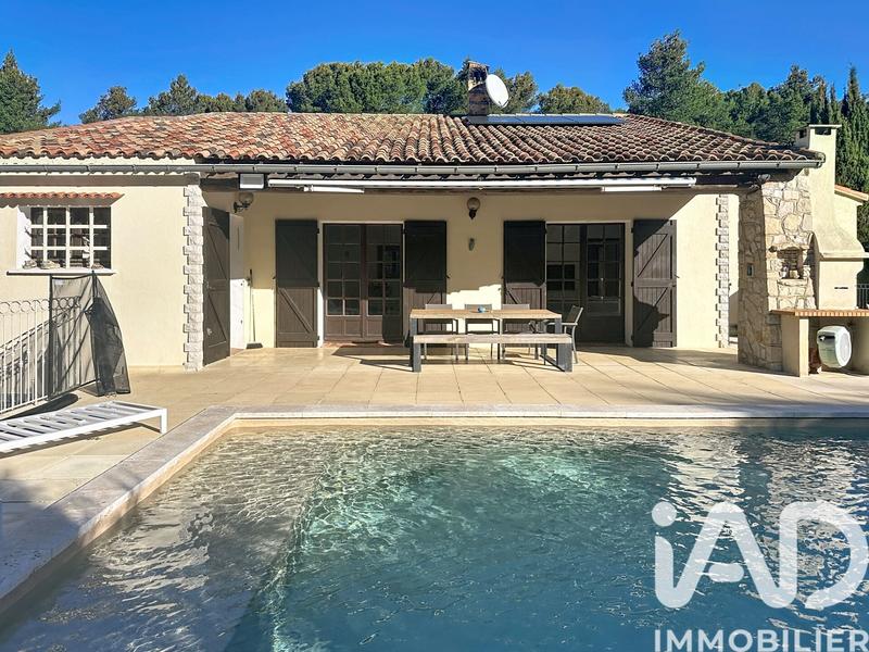 Maison - 230 m² - 8 pièces