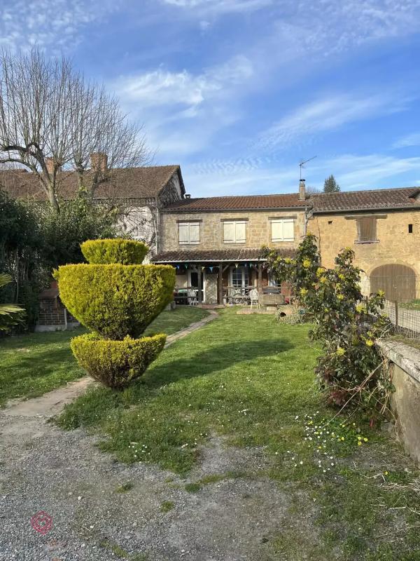Maison de village - 544 m² - 8 pièces