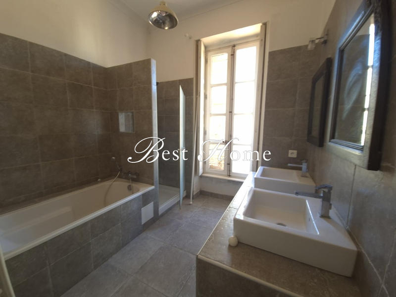 Appartement - 126 m² - 5 pièces