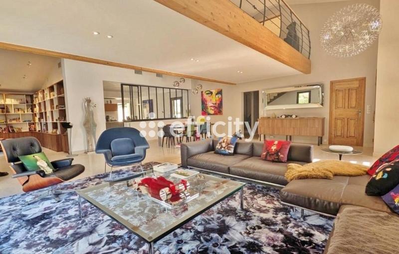 Villa - 300 m² - 7 pièces