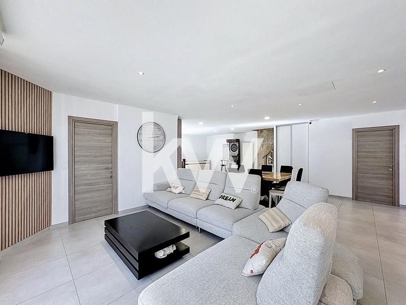 Maison - 245 m² - 8 pièces