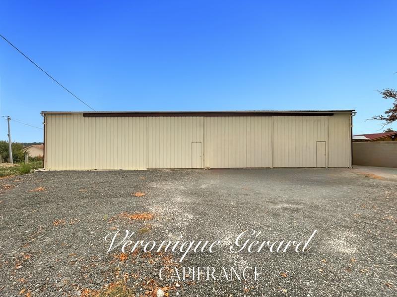 Hangar - 200 m² - 2 pièces