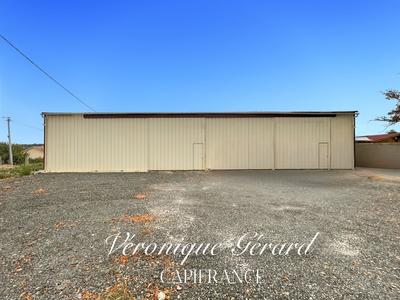 Hangar - 200 m² - 2 pièces